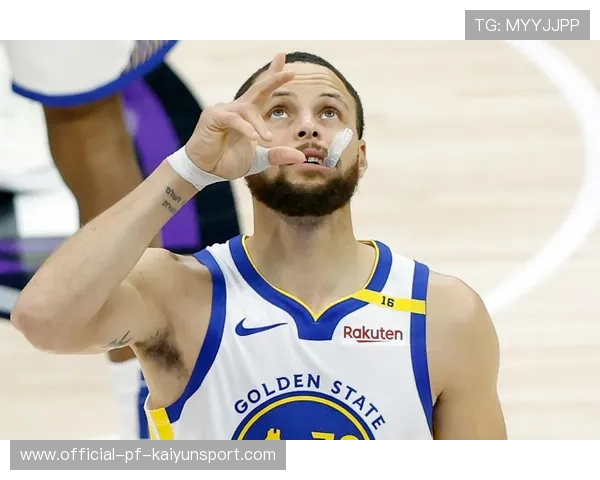 库里连续得分压制对手反扑，勇士保持风向